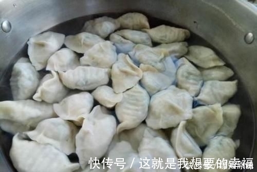 素饺子|煮饺子时清水里加两物，饺子不破皮、不粘锅、Q弹每家厨房都有