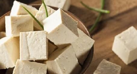 大豆异黄酮|糖尿病患者吃豆腐会有哪些好处?若能搭配三种食物,血糖更稳定