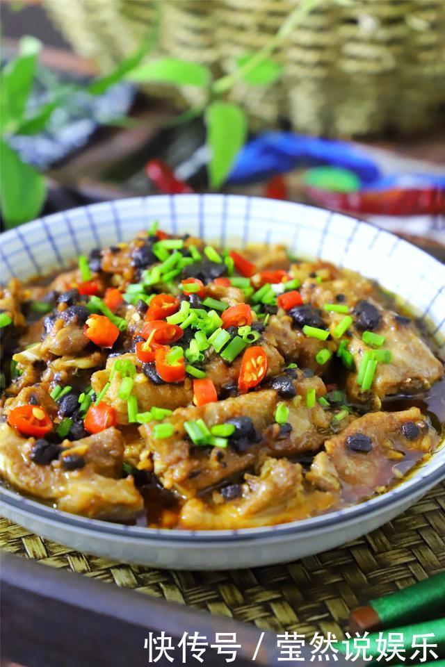 排骨不煮不炖不炸，教你秘制做法，嫩滑多汁入味，好吃不上火