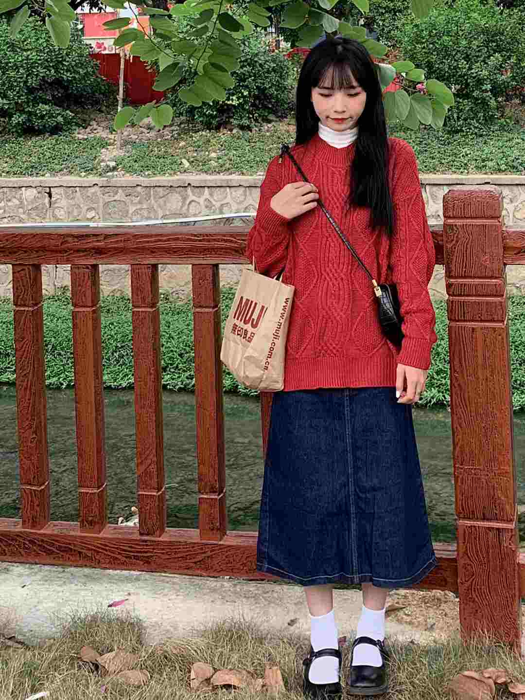 大长腿 毛衣+半身裙是真火!今年冬天这样穿,真的美到没朋友