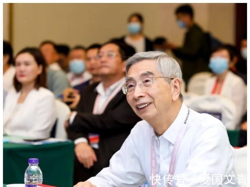 核心技术|国内科技巨头宣布,投资1000亿搞研发,海外网友:东方雄狮已