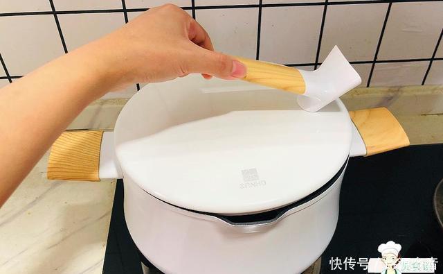 虫草花乌鸡|冷天,此肉女人要多吃,比牛肉羊肉强,煮汤鲜甜营养,冬天不怕冷