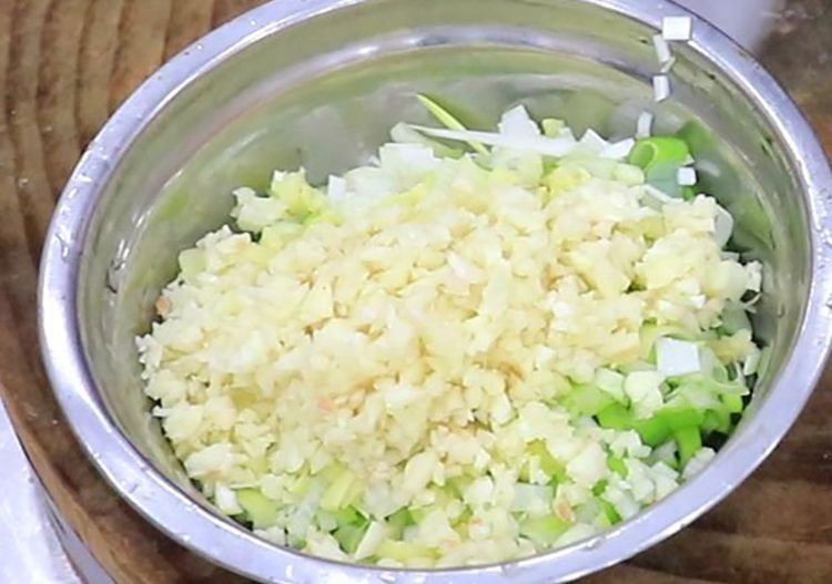 想吃杂酱面不用下馆子了，厨师长教你在家做烧杂酱，方法简单易学