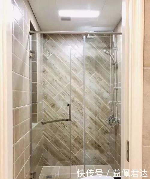 马赛克|老公坚持在过道打柜子,完工后我懵了,电视墙十分抢眼,谁见过!