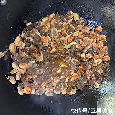 用这个技巧做虾子冬笋肉丁酱,味道好吃极了