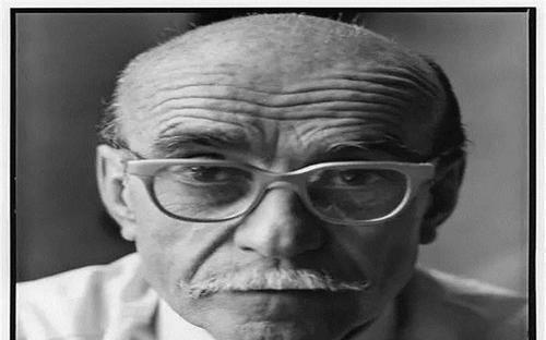 这才是艺术家,在画布上割一刀卖2个亿,原来缝隙里大有文章