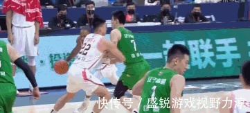 辽宁队|102-90!广东男篮轰然倒下,3人遭驱逐,创4大纪录,两队险酿冲突