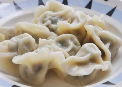 萝卜|用萝卜包饺子,需要焯水吗?饺子馆大妈教你做法,实在太香了