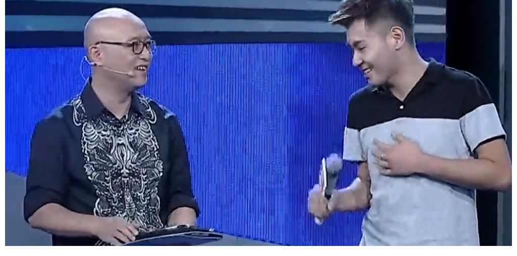 小伙刚上场就被灭22盏灯，直接当场甩脸：你们都灭灯了还举什么手