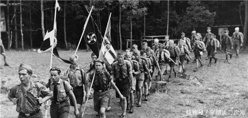 结局|希特勒自杀前,与他最后握了一次手的德国少年兵,最终结局如何?