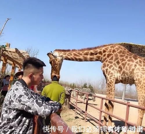 |搞笑p图妹子这膝盖是怎么受伤的,还想要p掉!