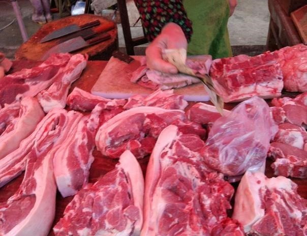 买猪蹄时,只看大小就错了,肉贩牢记8句顺口溜,一挑一个准