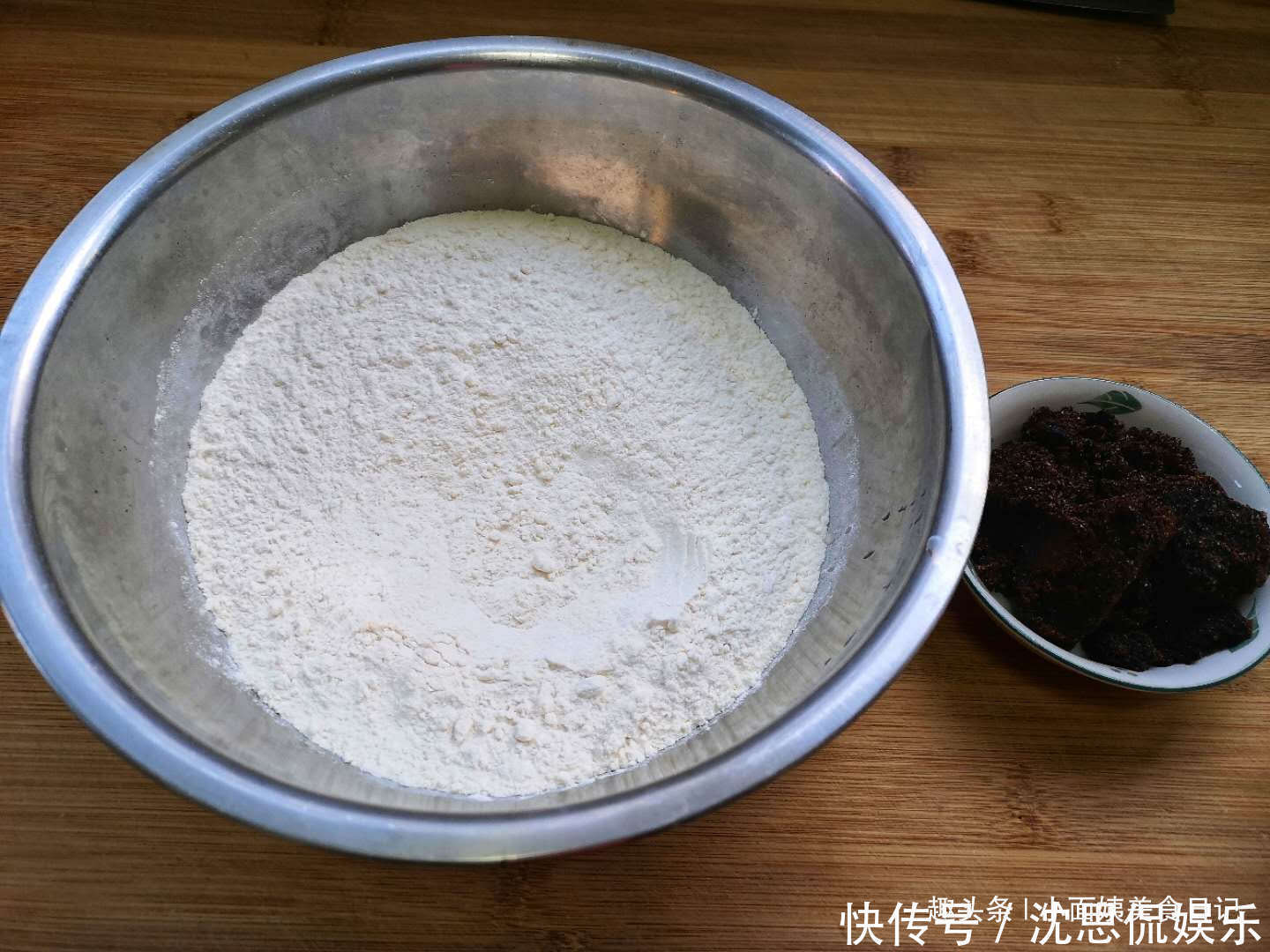 香甜|别鼓捣电饭锅蛋糕了,现在又流行它,比蛋糕香甜好吃,简单零失败