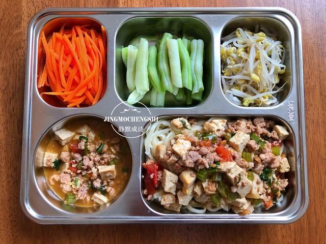 酸辣汤|九岁小学生一周午餐分享，每天不重样，朋友：还缺孩子吗？