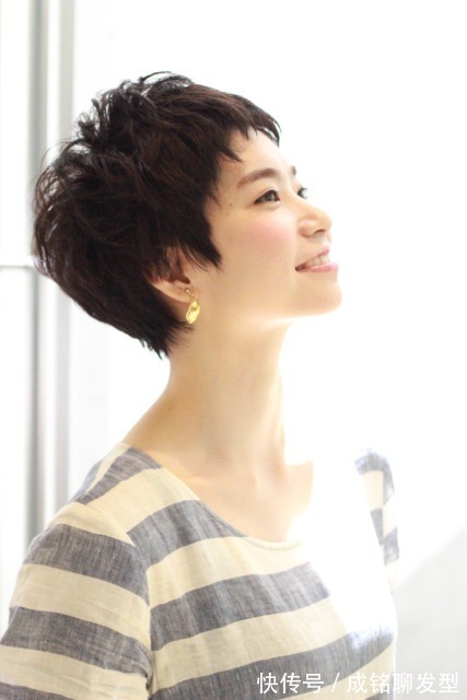 短发|30岁女士剪短发后,老公说老了5岁,哪种短发时尚减龄又好打理?