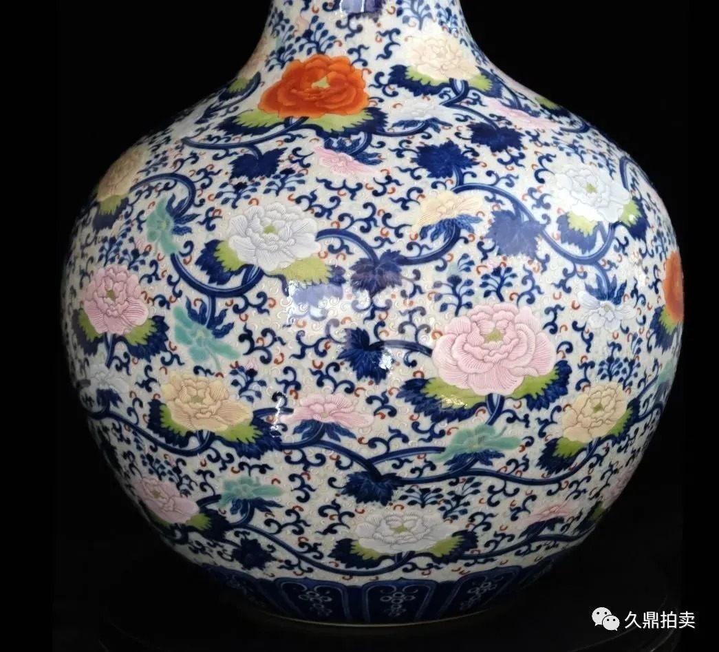 乾隆时期#「精品赏析」 清乾隆 青花珐琅粉彩 描金连枝花卉纹 天球瓶