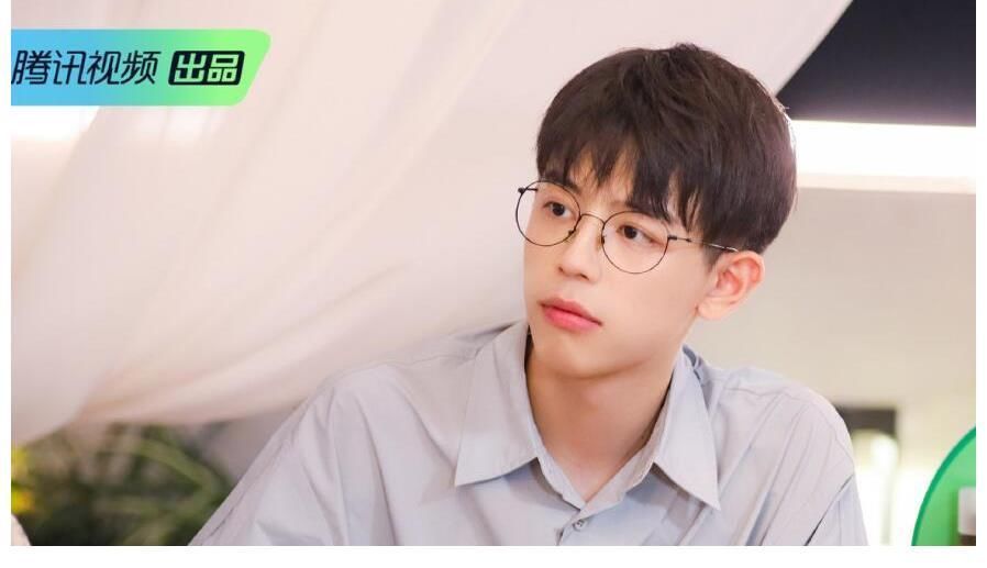 坑完张彬彬再坑汪苏泷和赵露思，这样只会cue流程的MC让人尴尬