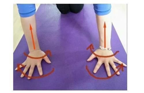 大肚子|肚子大的人,每天做这么一个动作,坚持几分钟,小肚子会慢慢变平!