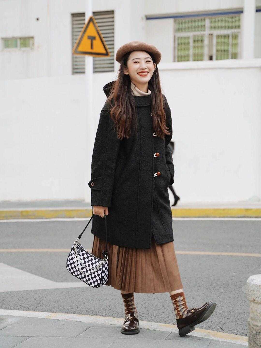 裙装|今年冬季流行“露腿”,显瘦显高还时髦,这才是女孩子该有的打扮!