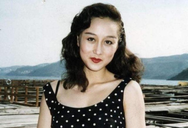 成龙|李连杰第一任妻子，离婚后独自抚养两个女儿，今60岁仍然风采依旧