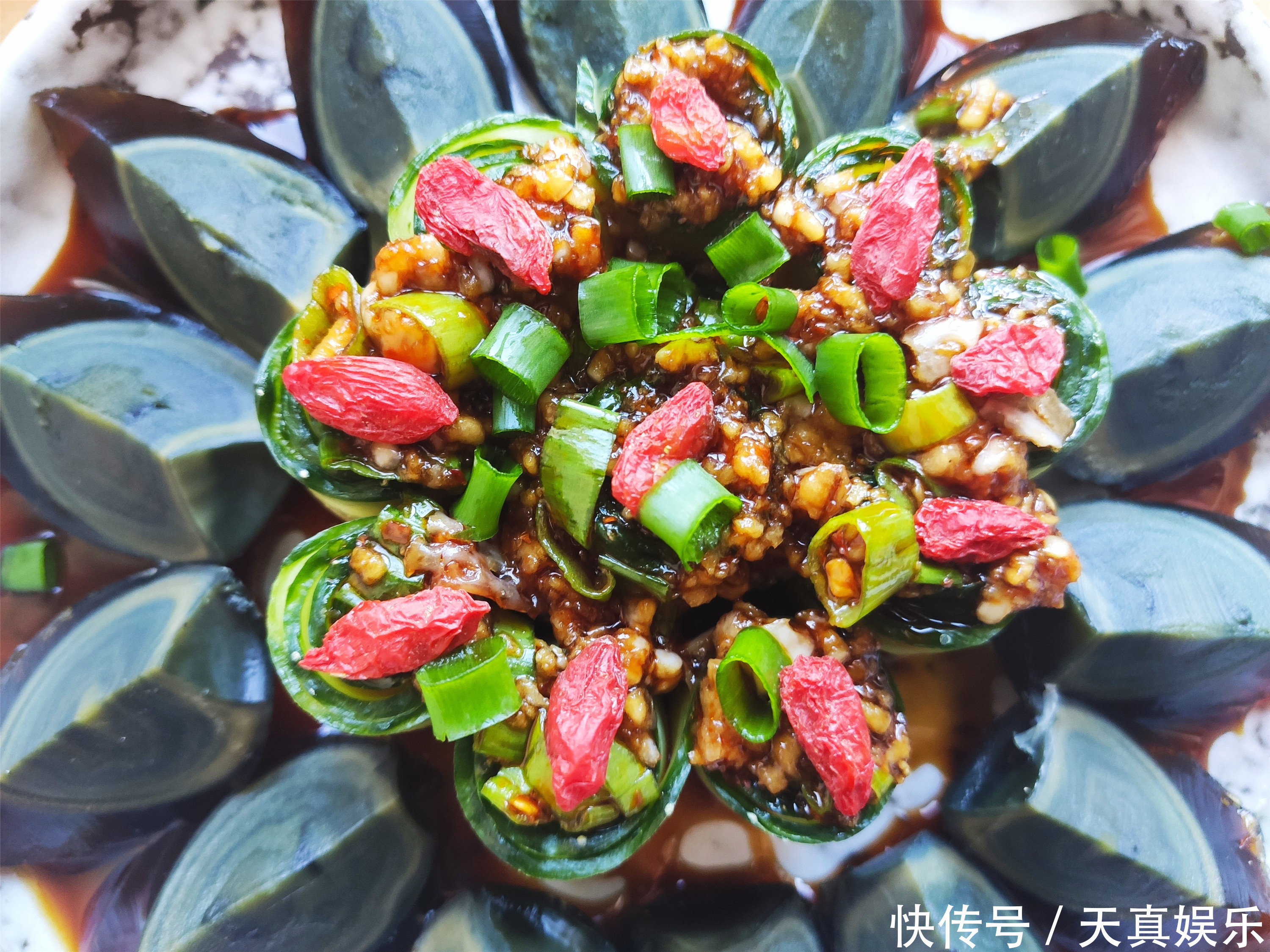 东北人家年夜饭,凉拌菜少不了,做多少都光盘,精心摆盘真漂亮