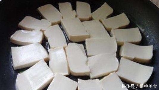 豆腐|煎豆腐时，不要直接下油锅，多加这一步，豆腐完整又入味