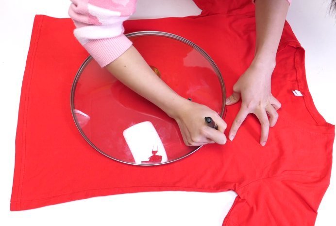 衣服|把锅盖放在旧衣服上缝一缝,一年省下不少钱,全家人抢着用