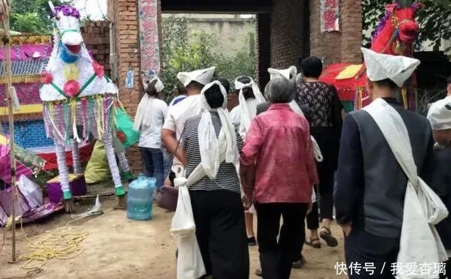 为何出殡那天要摔瓦盆？最适合摔瓦盆的人选是谁？万一没摔碎咋办