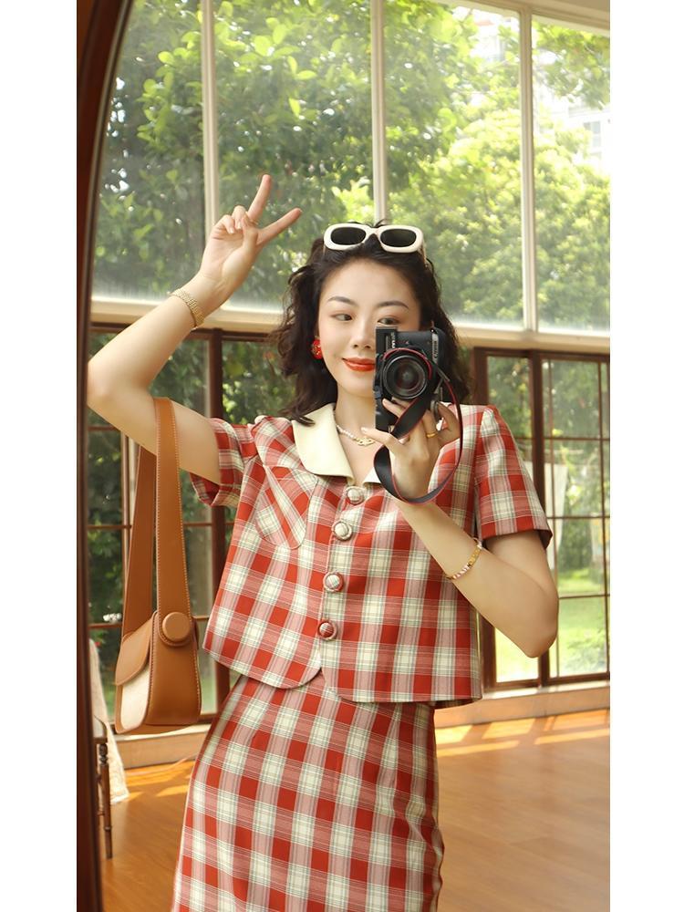 休闲风 日常青春休闲风,请参考条纹OR格纹的元素,基础款打造最亮眼的你