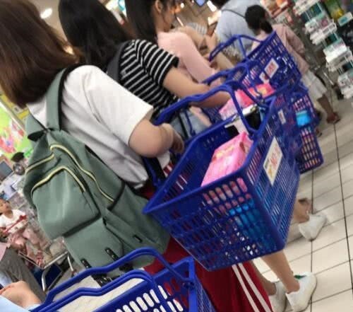 |段子 女生果然在满减活动面前毫无抵抗能力, 男同胞要顶住压力啊！