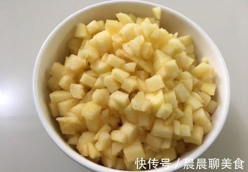 剩下的饺子皮别扔了,简单一做,酥到掉渣,简单营养又美味