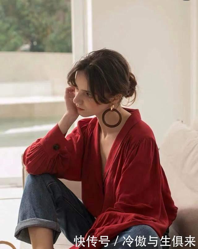 建议每个中年女人都学,极简法式优雅穿搭,这才是终极穿衣目标