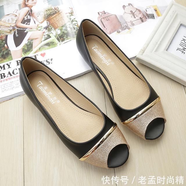 百搭 要说鞋柜里最好穿的,还属尖头平底鞋,搭连衣裙更美