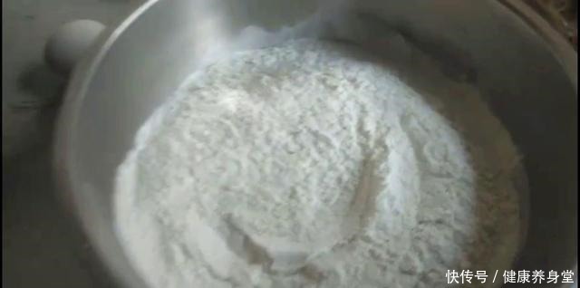 想吃椒盐油酥烧饼的不用买了,完整的做法,外酥里软,非常好吃!