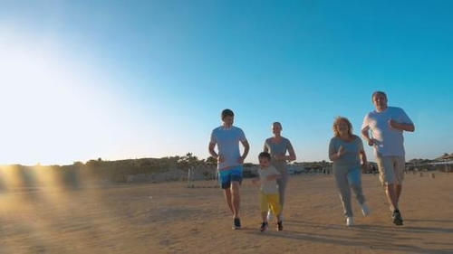 氨氯地平和厄贝沙坦一起服用,医生说注意这4点,以确保安全!