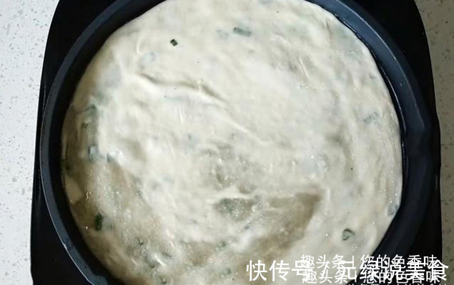 葱油饼这样做真好吃,掌握2个小窍门,柔软多层,酥脆可口。