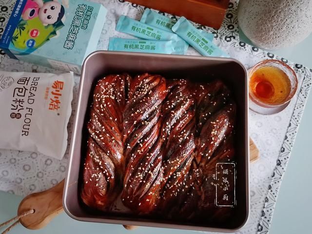 黑芝麻|想吃面包自己烤，低油低糖一次发酵，出炉面包蓬松柔软比买的健康