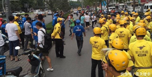 三则故事|漫画博主蹭“美团耳朵头盔”热度,篡改外卖小哥身份,惹怒饿了么