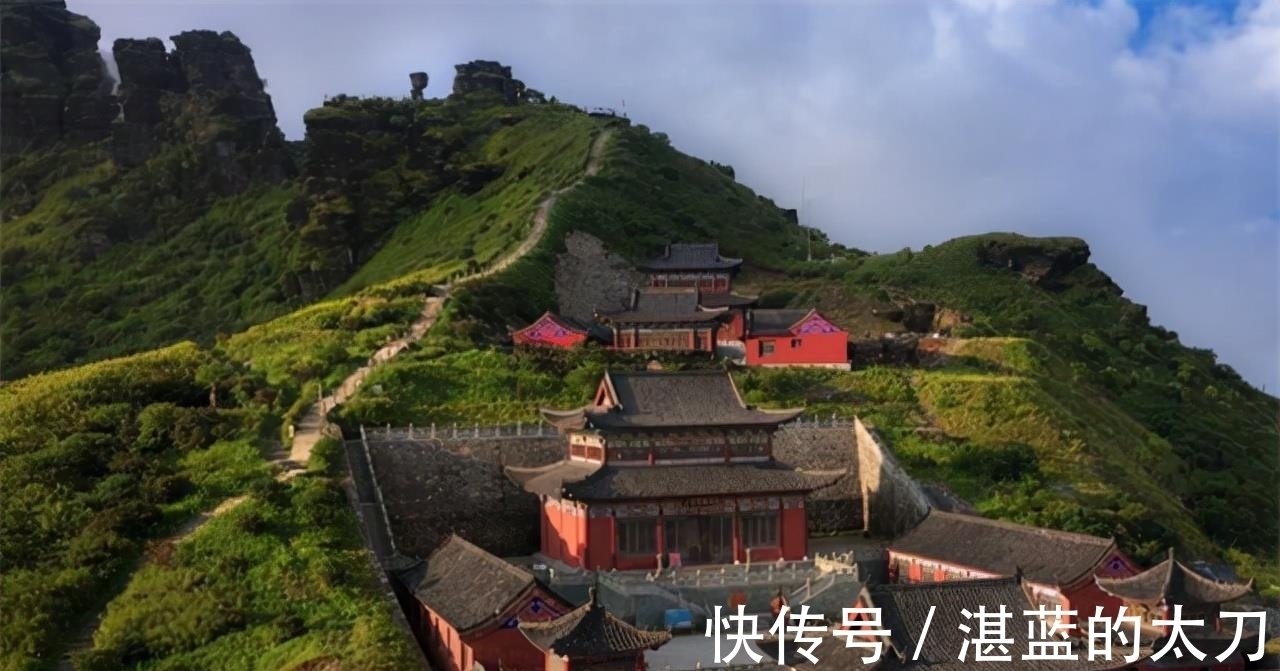 父亲#父亲去世后,孝子将遗体塑金身摆家里供奉,全村无人敢去串门