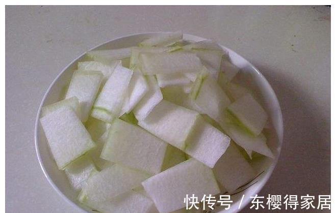 丝瓜|夏天太热不想吃饭？赶快尝尝这4种营养开胃汤，简单好喝还补水！