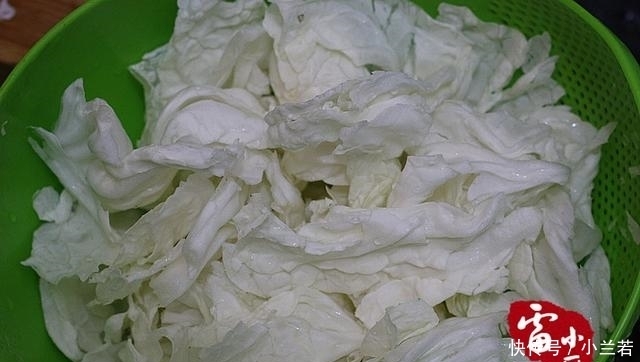 冬季当家菜,一块钱一斤,煮了一大锅,都喊没吃够,再来一锅,服