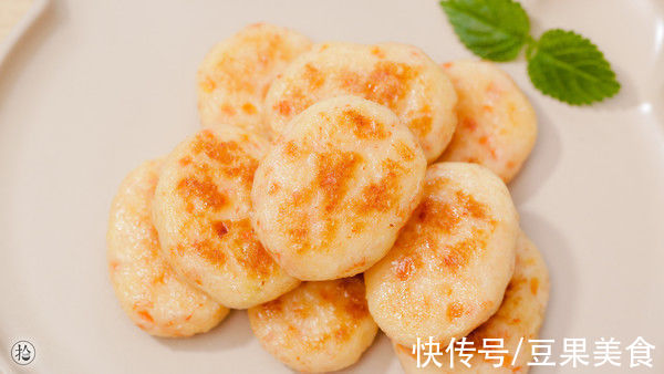 家常菜|鲜掉眉毛的美味家常菜土豆鲜虾饼