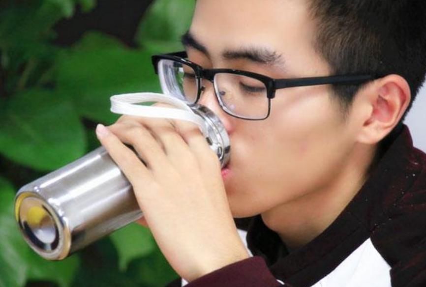  用保温杯来|保温杯原来不能装这三种水，不少人一直在犯，越快提醒家里人越好