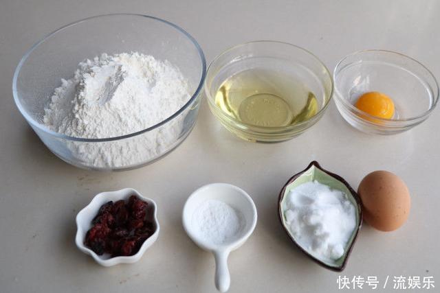 做法比馒头简单，味道比煎饼好吃的饼干，面粉加鸡蛋，香酥又管饱