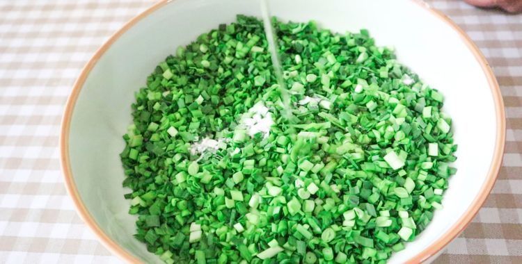 好吃|最简单最好吃的包子做法，薄皮大馅，皮酥馅香，儿子一盘不够吃