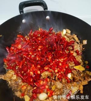 不一样的肉菜菜谱,干炒辣子兔丁,简单美味营养,超下饭,吃不够