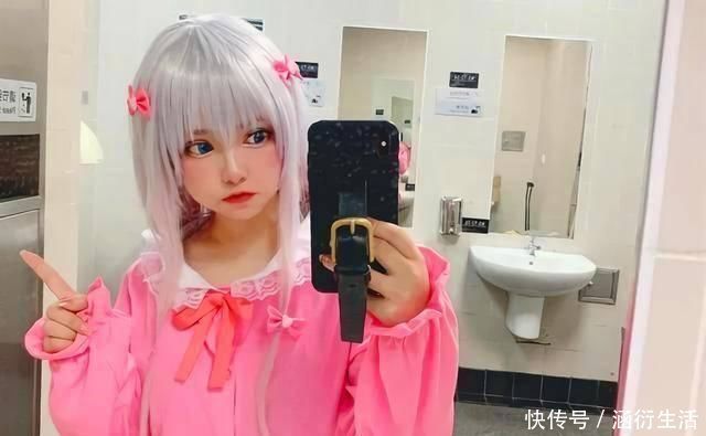 二次元|日本妹子偶遇妈妈漫展卖本子,场景一度难堪,经掌握妈妈還是知名人士