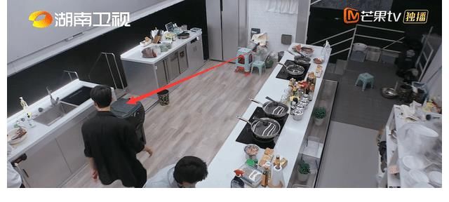 節目組|《中餐廳》暴露安全隱患，龔俊摔倒意外受傷，粉絲的反應讓人意外