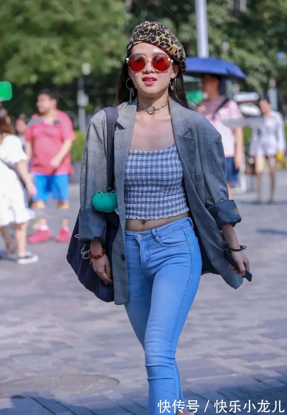 因循|牛仔裤虽然没有以前那么流行了，但是会搭配的小姐姐穿上还是很好看的