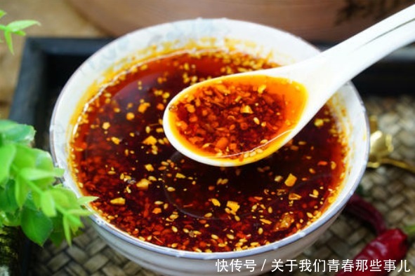 炸辣椒油,直接泼热油是大错!牢记5个技巧,红亮诱人,又香又辣